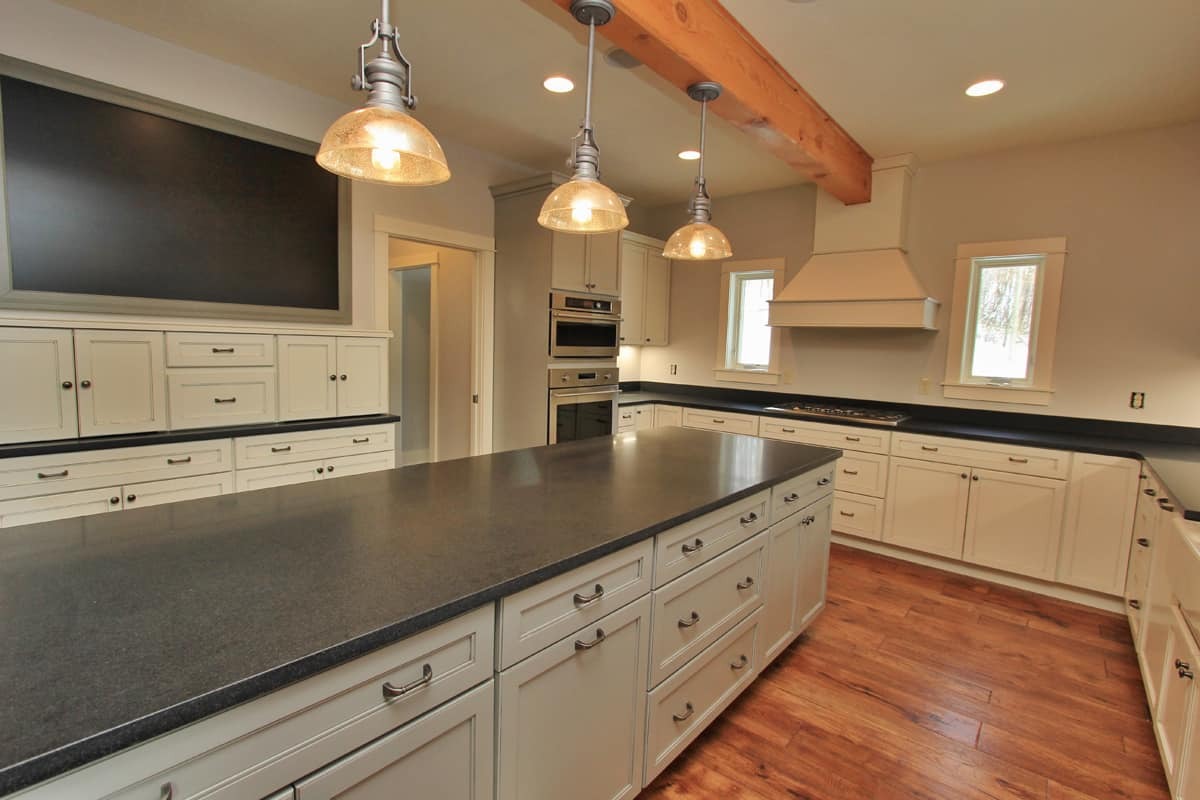 Mountain Timber Estate Kitchen Counters and Cabinets