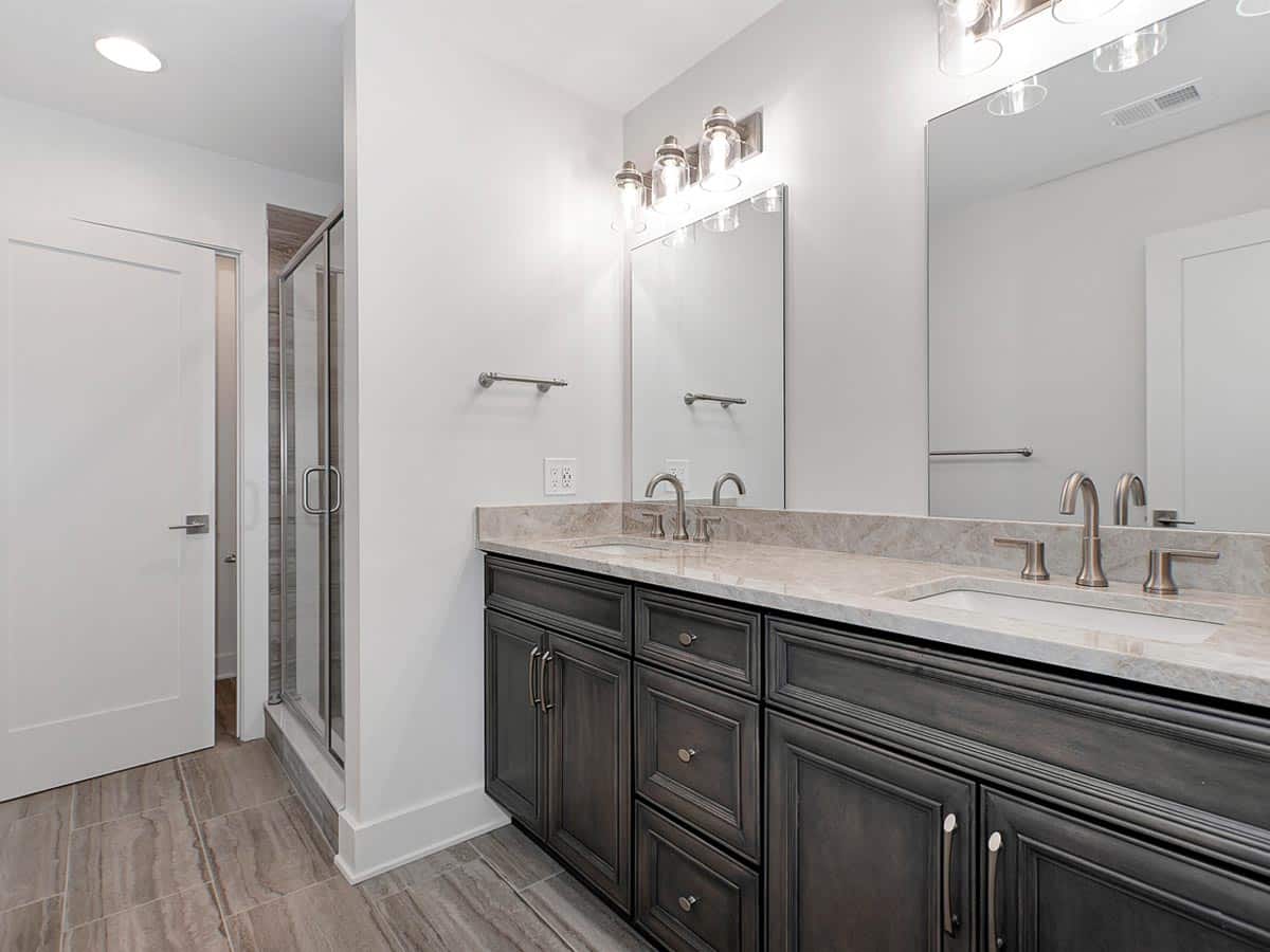 en suite bath as a luxury home feature